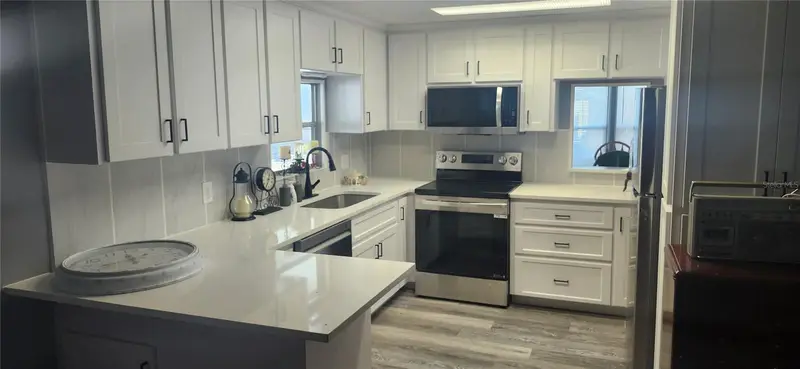 3702 Tiki Dr, FL