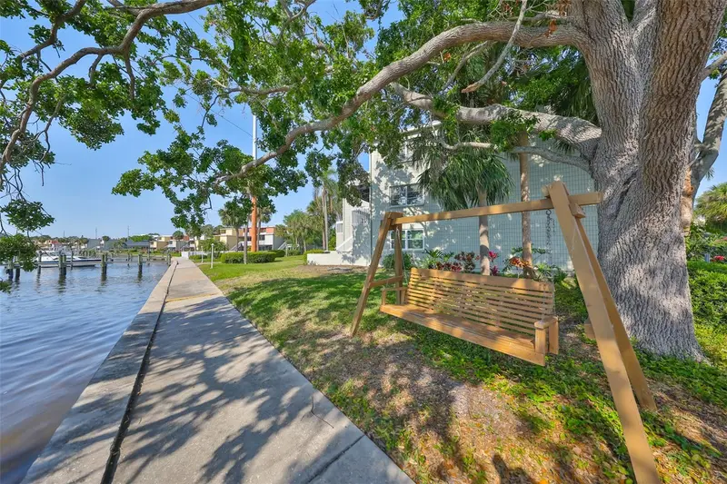 2424 W Tampa Bay Blvd #M301, FL