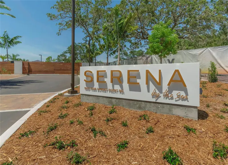 1020 Sunset Point Rd #302, FL