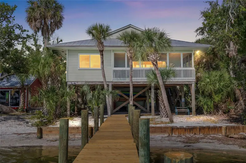 8178 Little Gasparilla Is, FL
