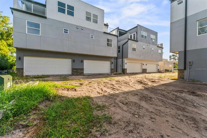 809 W Linebaugh Ave #2a, FL