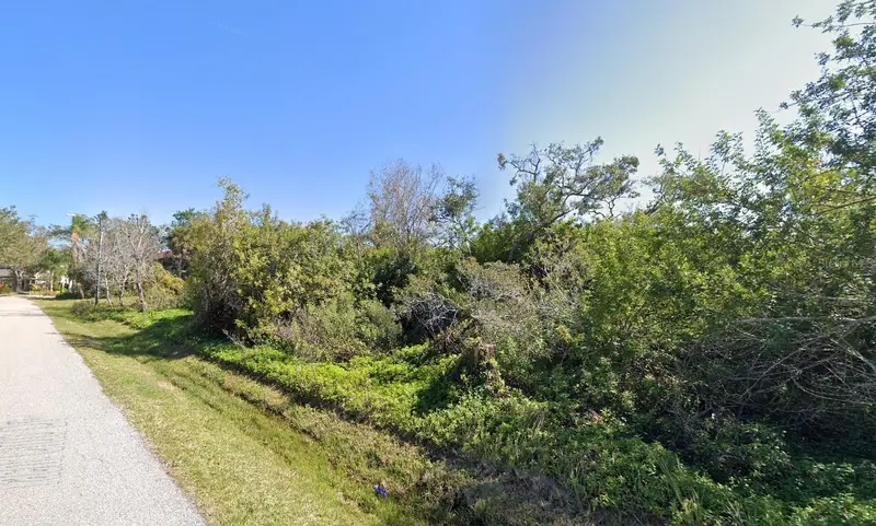 Yacht Club Dr, FL