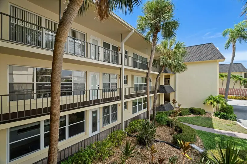 4780 Cove Cir #205, FL