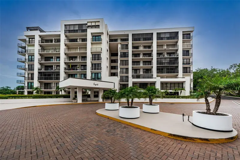 8 Belleview Blvd #601, FL