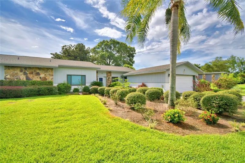 118 Canterbury Dr, FL