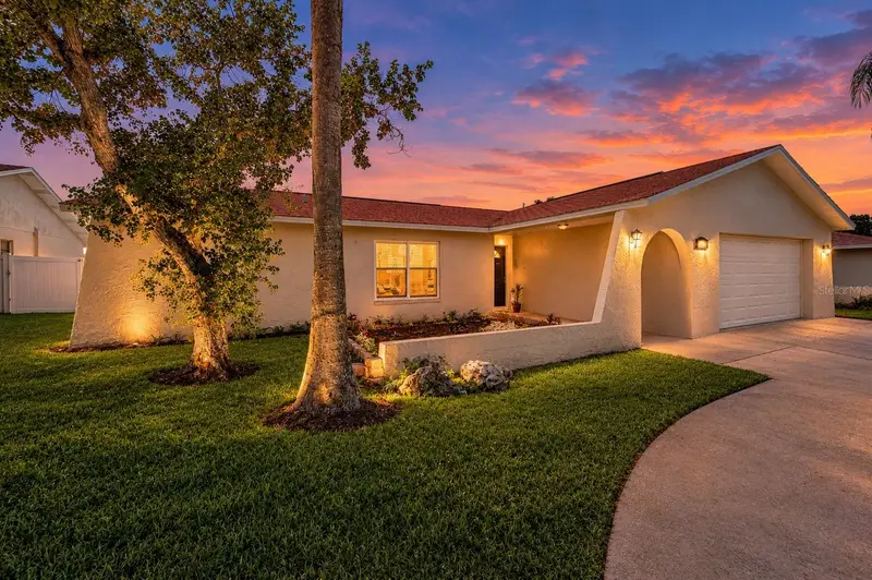 11121 Peppertree Ln, FL