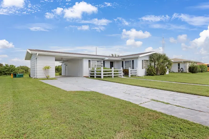 2219 Beacon Dr, FL