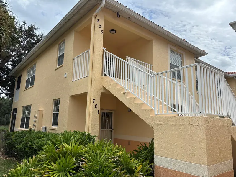 703 Casa Del Lago Way #703, FL