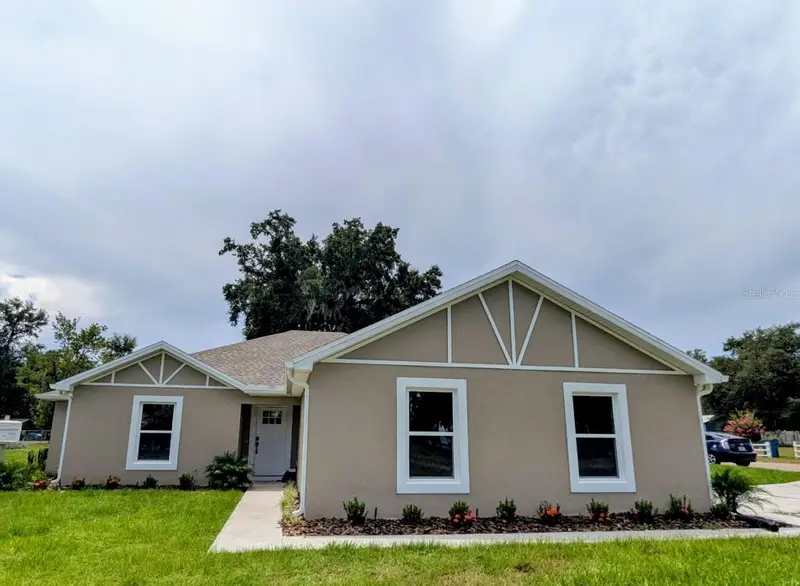 820 Nashua Ave N, FL