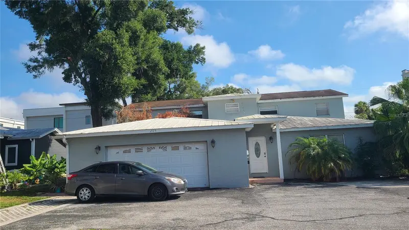 205 W Amelia Ave #A, FL