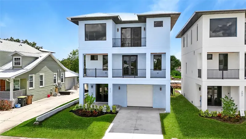 940 W Olympia Ave, FL