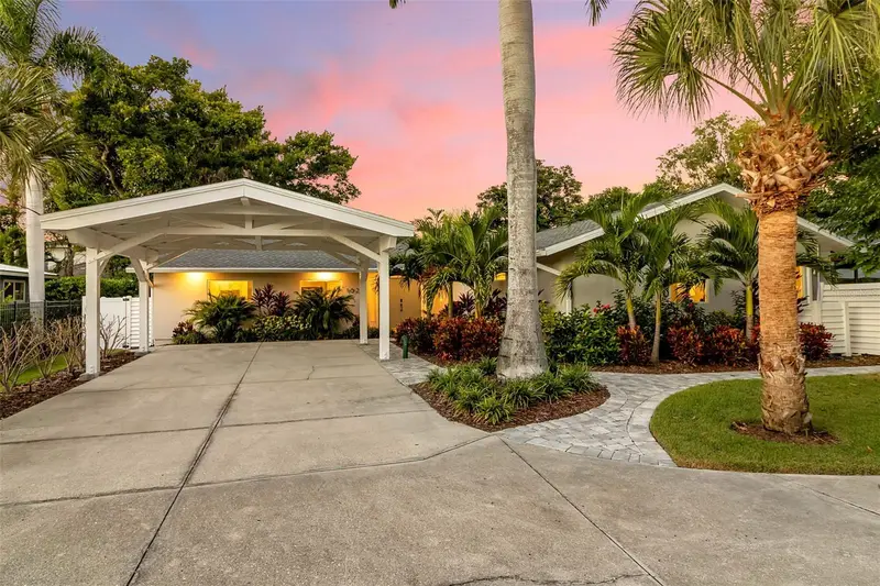 1621 Pine Bay Dr, FL