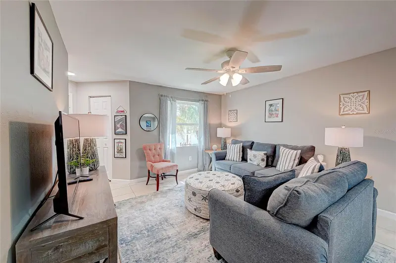 3038 Parkway Blvd #305, FL