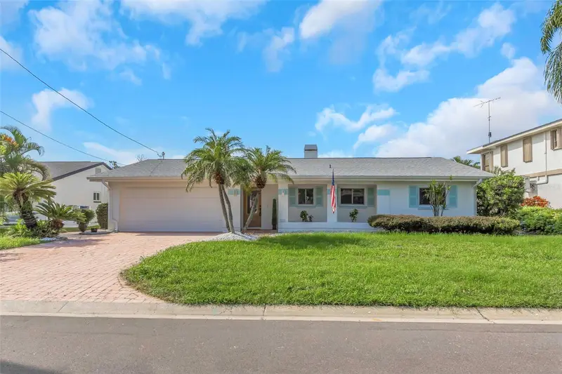 220 Driftwood Dr S, FL