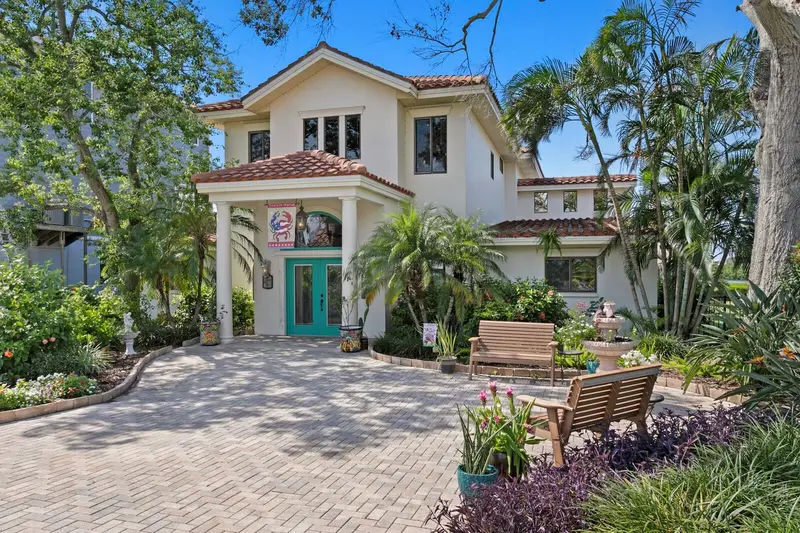 1632 Sea Breeze Dr, FL