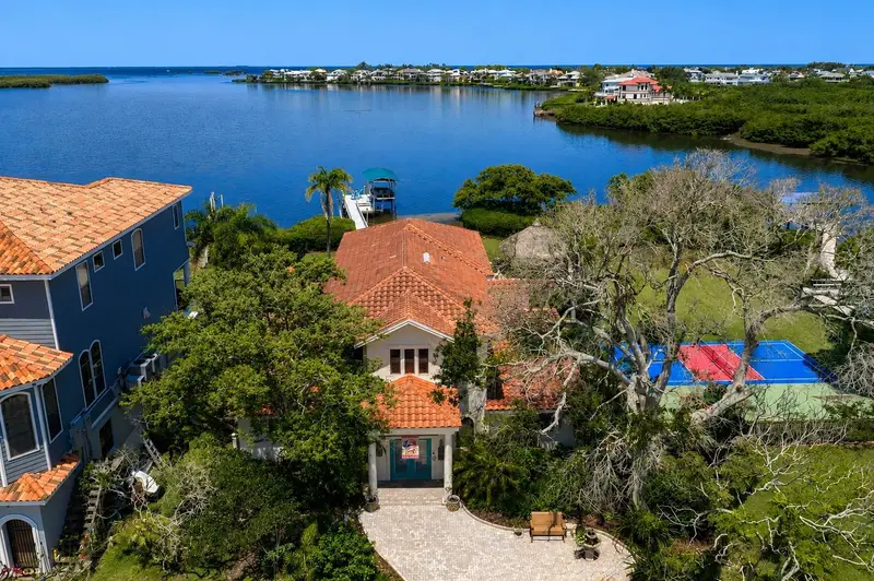 1632 Sea Breeze Dr, FL