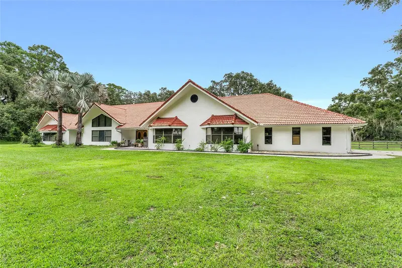 553 Ne 205th Ave, FL