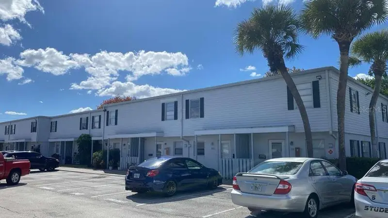1820 Amberly Ave #T10, FL