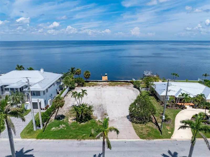 659 Key Royale Dr, FL