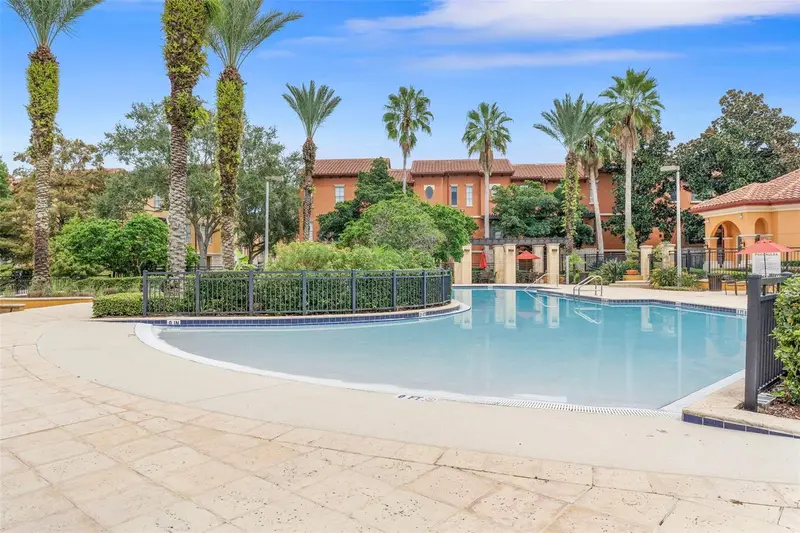6135 Metrowest Blvd #105, FL