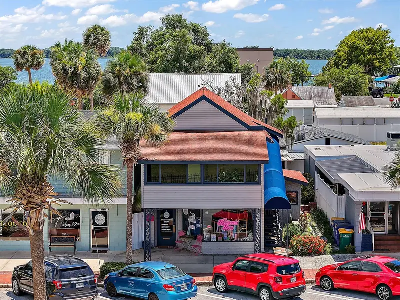 107 W Main St, FL