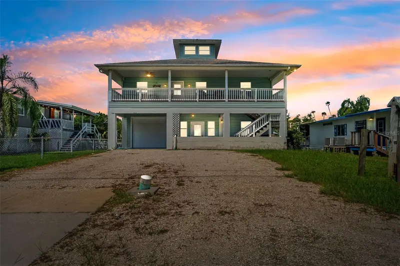 2730 N Comanche Pt, FL