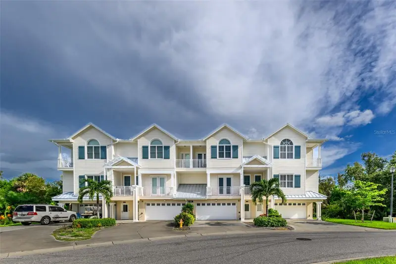 10300 Tarpon Landings Ter #4, FL