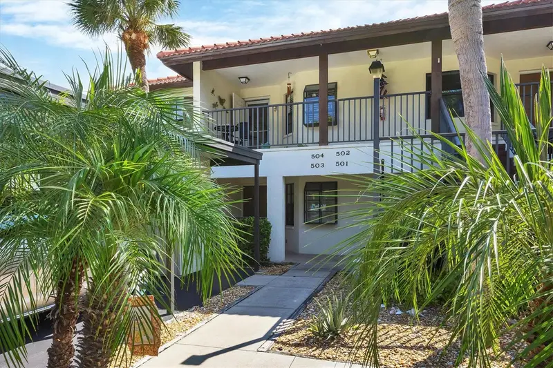 504 Pine Hollow Cir #504, FL