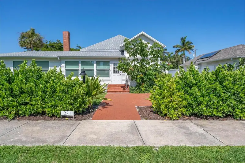 231 Gilchrist Ave, FL