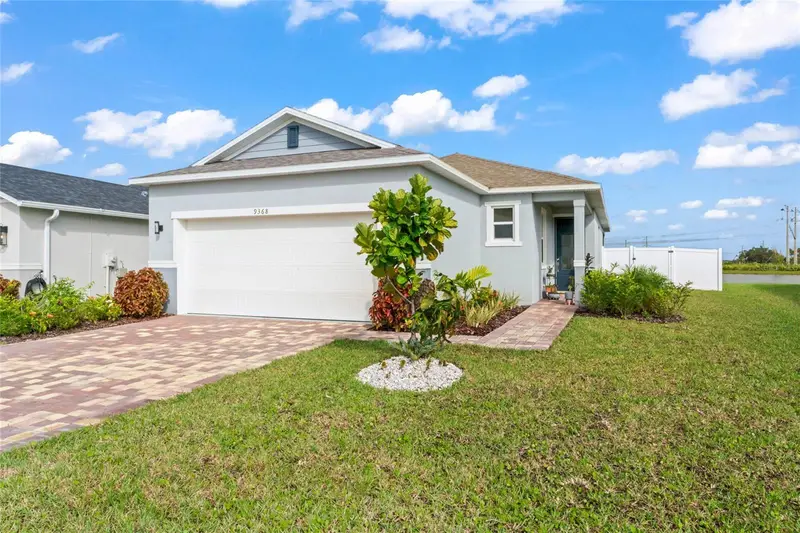 9368 Sandy Bluffs Cir, FL