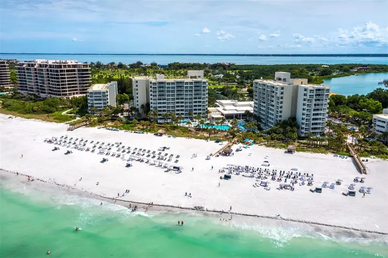 210 Sands Point Rd #2405, FL