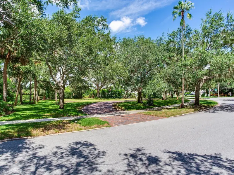 5001 S Shore Crest Cir, FL