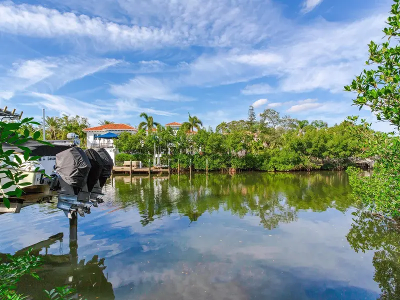 5001 S Shore Crest Cir, FL
