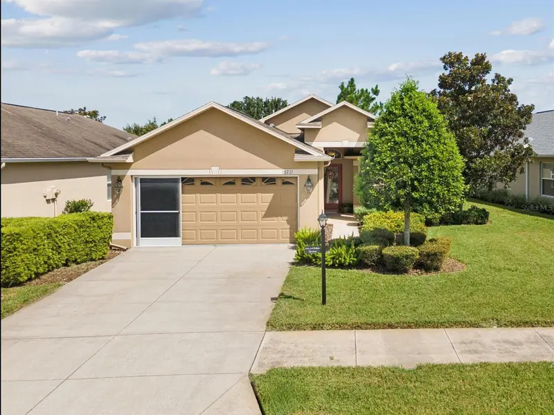 18711 Rolling Hills Loop, FL