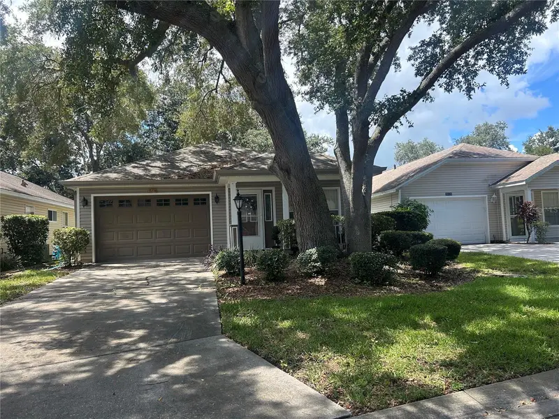 25119 Cranes Roost Cir, FL