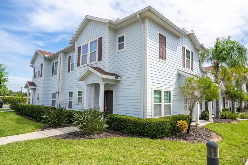 9008 Shine Dr, FL