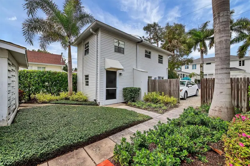 241 Gilchrist Ave #F, FL