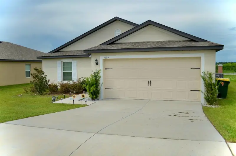 1639 Swan Lake Cir, FL