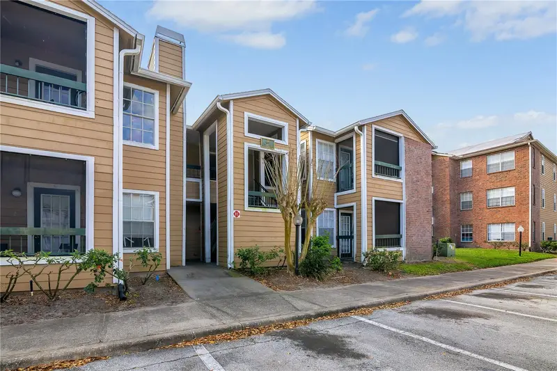 5530 Chrishire Way #D204, FL