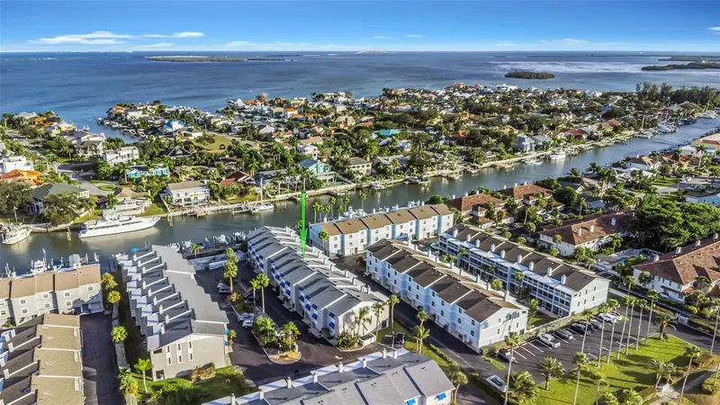 745 Pinellas Bayway S #207, FL
