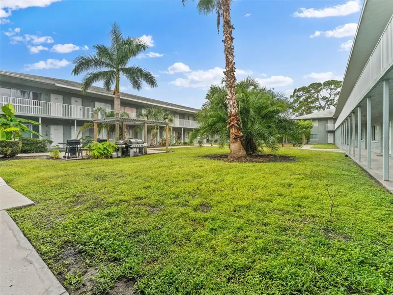 335 47th Ave N, FL