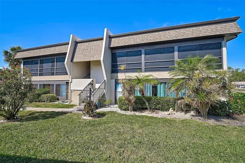 1697 Northampton St #1699-D, FL