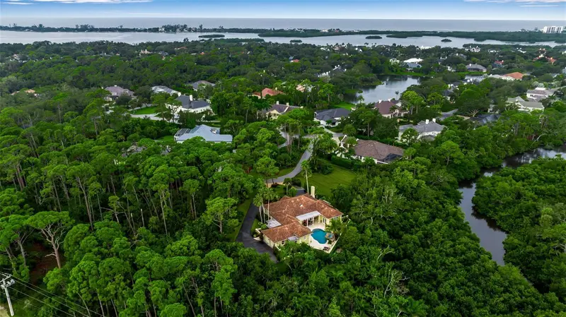 422 Blue Garden Ln, FL