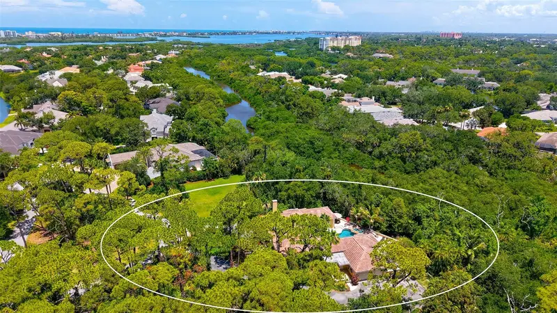 422 Blue Garden Ln, FL