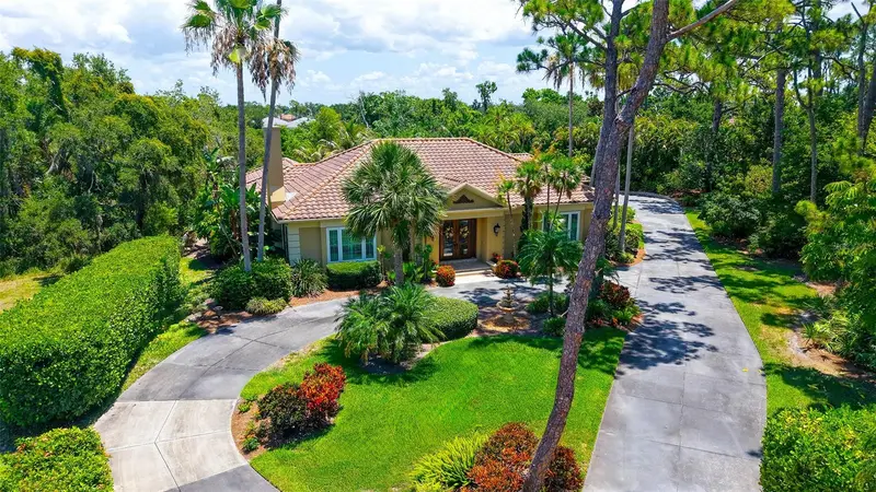 422 Blue Garden Ln, FL