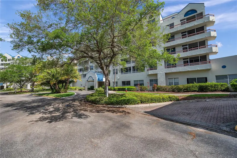 2333 Feather Sound Dr #B307, FL