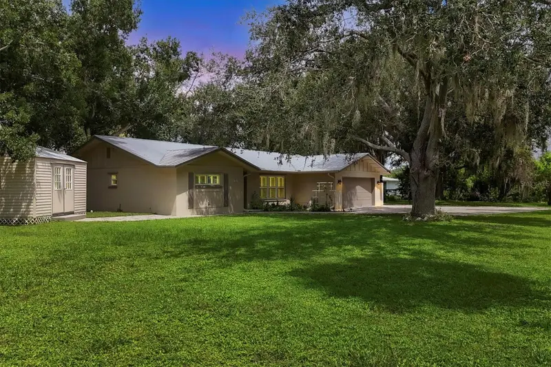 336 Timbruce Ln Nw, FL