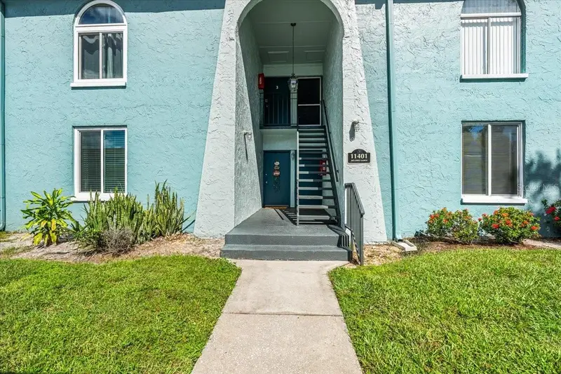 11401 3rd St N #2, FL