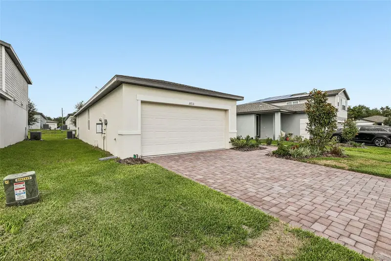3713 Queensland Ct, FL
