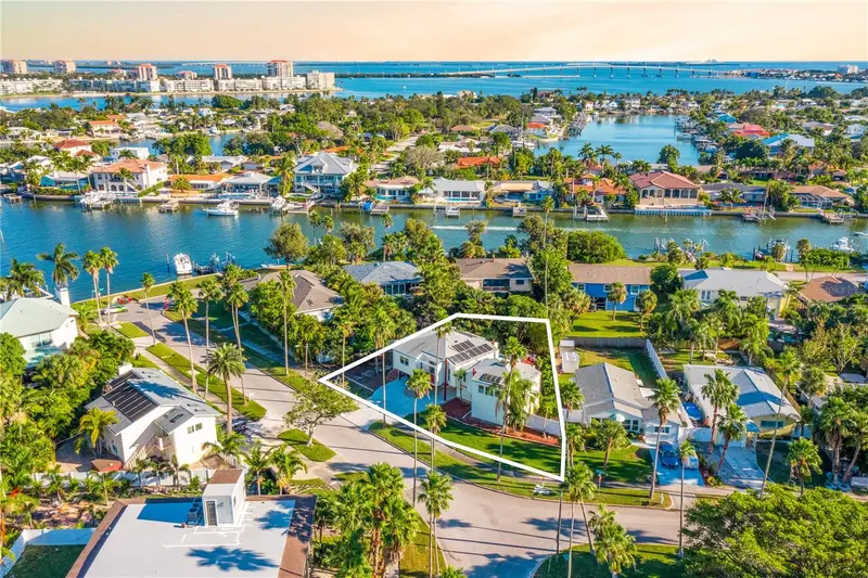 3250 E Debazan Ave, FL